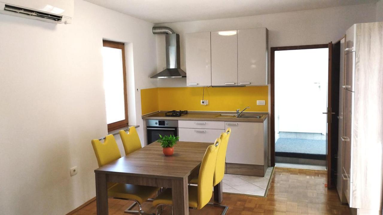 Active Apartments Koper Bagian luar foto