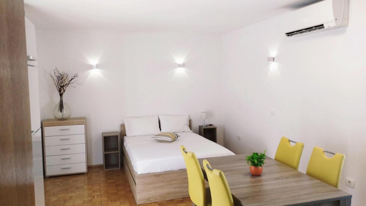 Active Apartments Koper Bagian luar foto